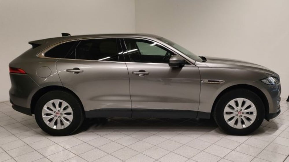 Jaguar F-Pace usata a Novara (6)