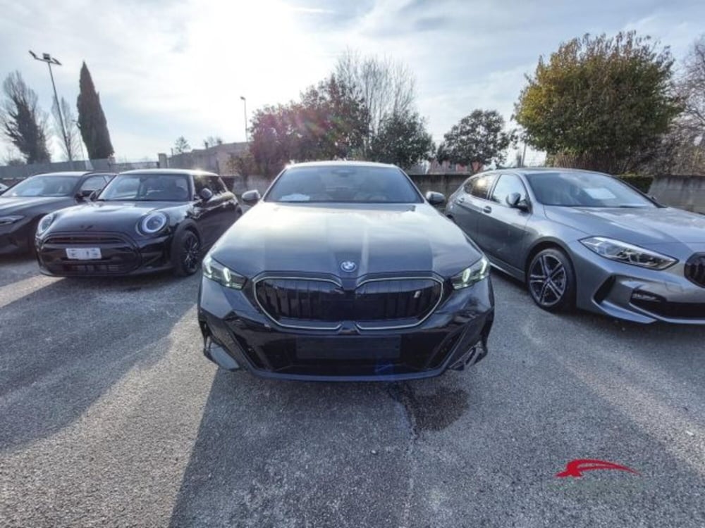 BMW i5 Touring nuova a Perugia (5)