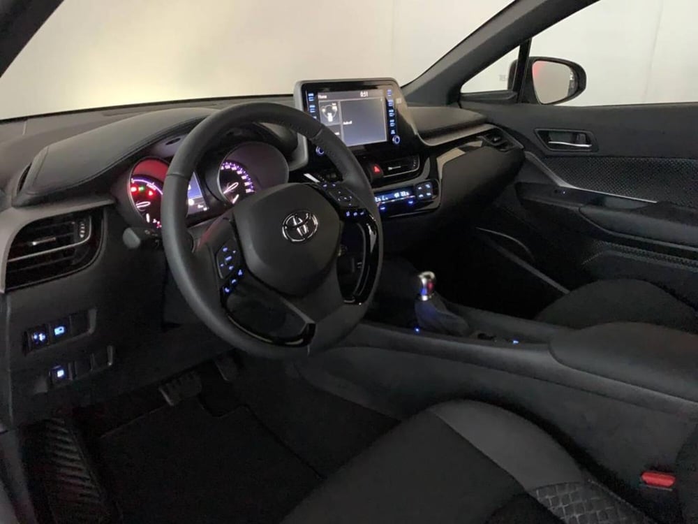 Toyota Toyota C-HR nuova a Torino (6)