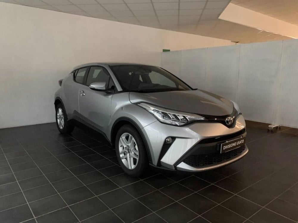 Toyota Toyota C-HR nuova a Torino (4)