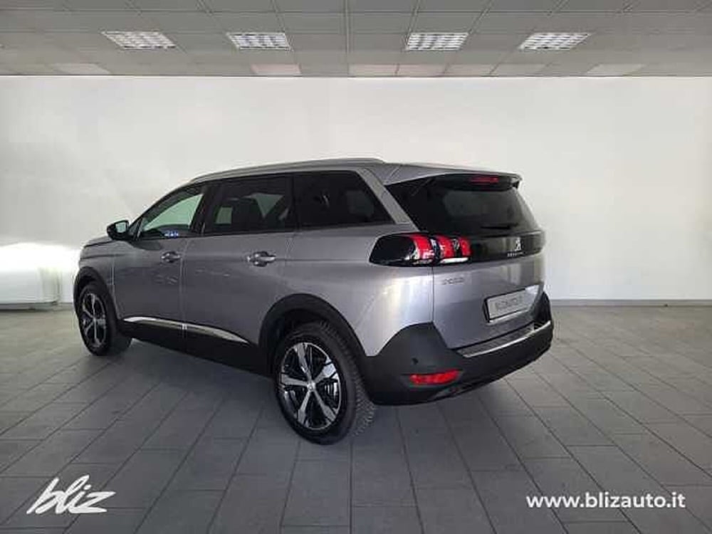 Peugeot 5008 nuova a Udine (3)