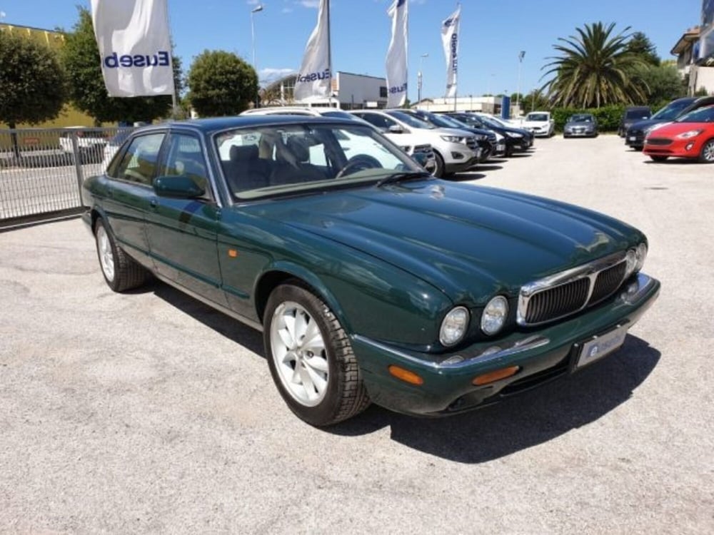 Jaguar XJ usata a Pesaro-Urbino