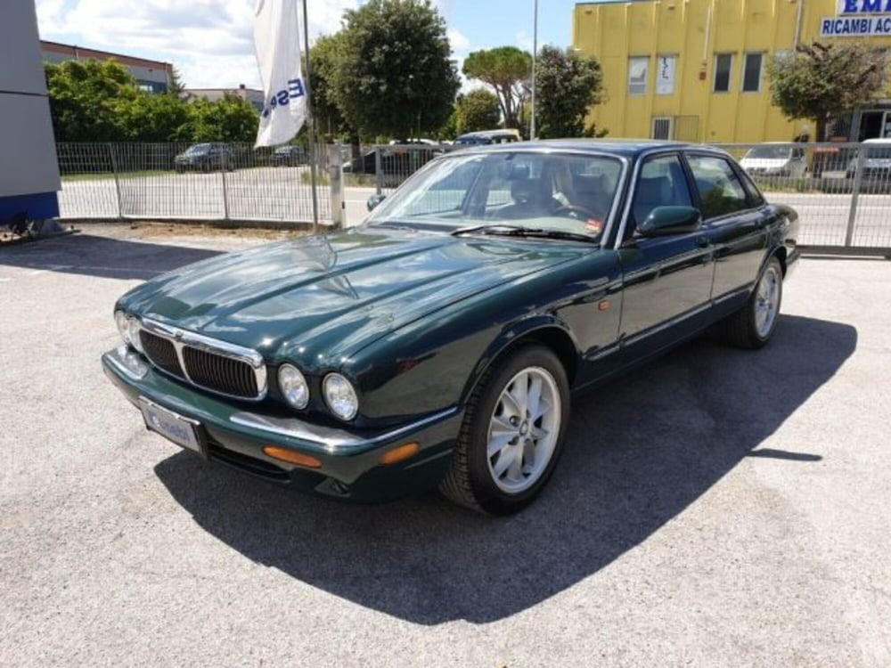 Jaguar XJ usata a Pesaro-Urbino (2)