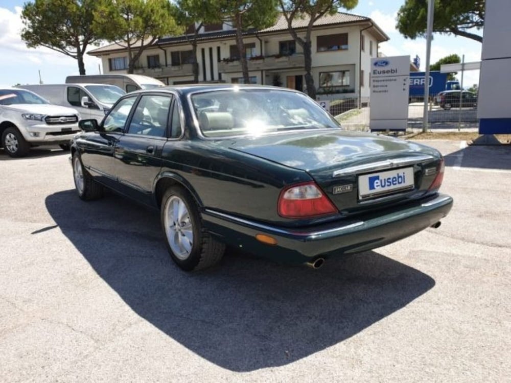 Jaguar XJ usata a Pesaro-Urbino (4)