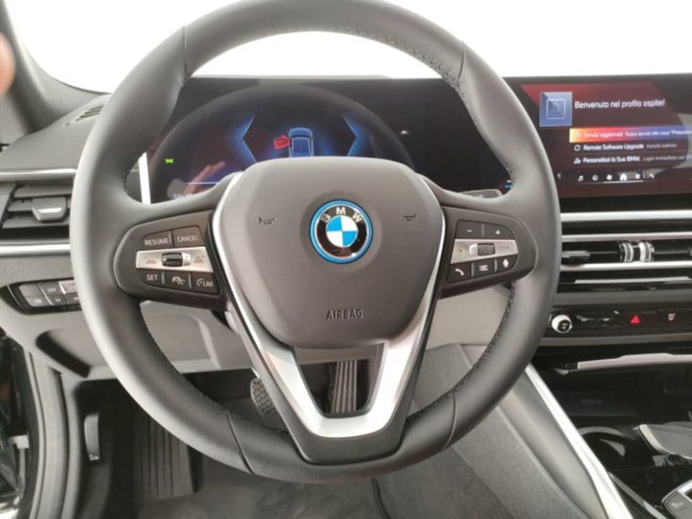 BMW i4 nuova a Modena (9)