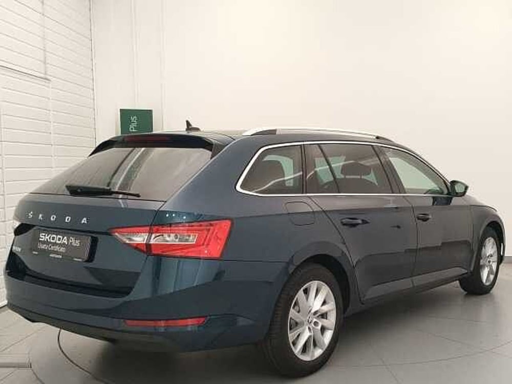 Skoda Superb nuova a Varese (5)