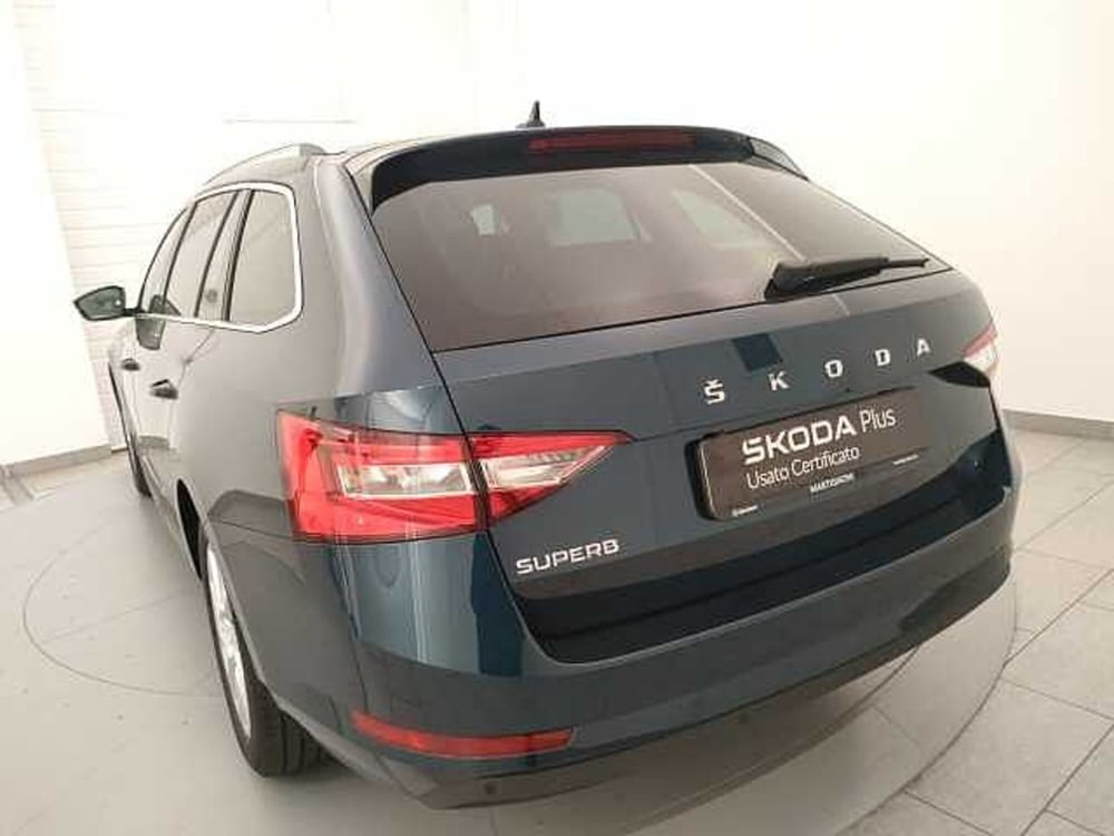 Skoda Superb nuova a Varese (8)