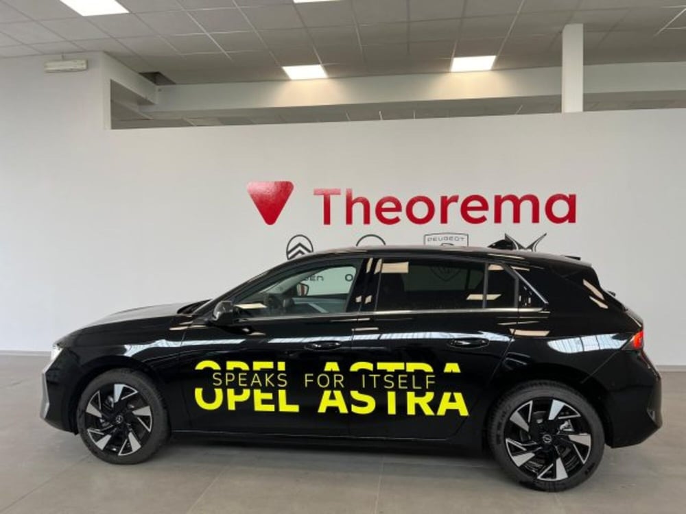 Opel Astra nuova a Torino (2)