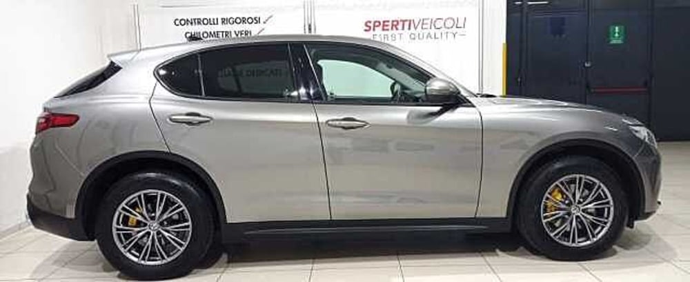 Alfa Romeo Stelvio usata a Lecce (2)