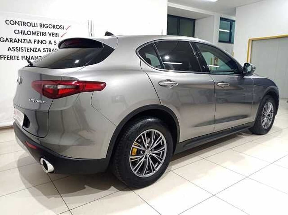 Alfa Romeo Stelvio usata a Lecce (3)