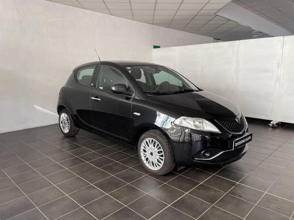 Lancia Ypsilon usata a Torino (4)