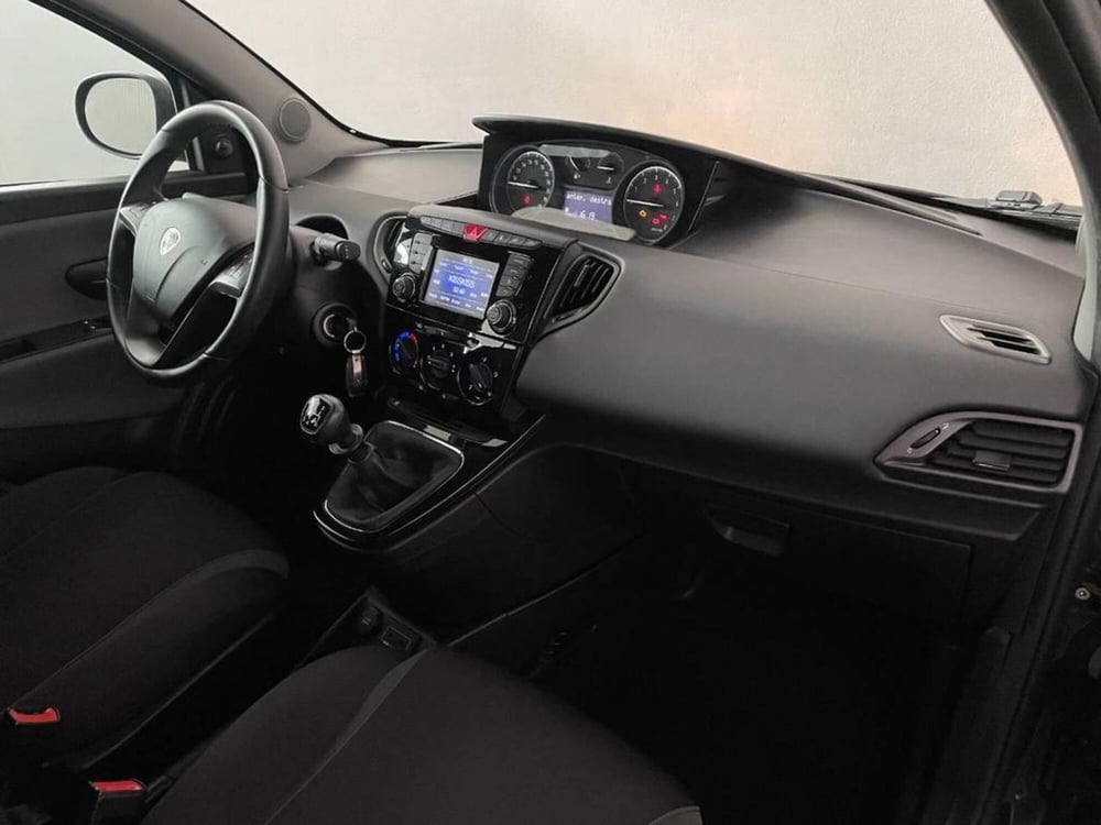 Lancia Ypsilon usata a Torino (8)