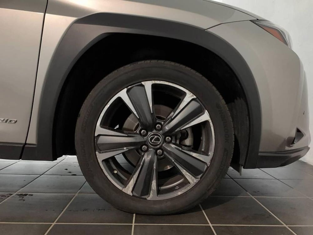 Lexus UX usata a Torino (14)