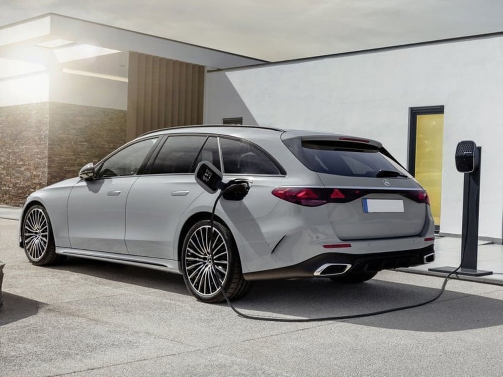 Mercedes-Benz Classe E Station Wagon nuova  (2)