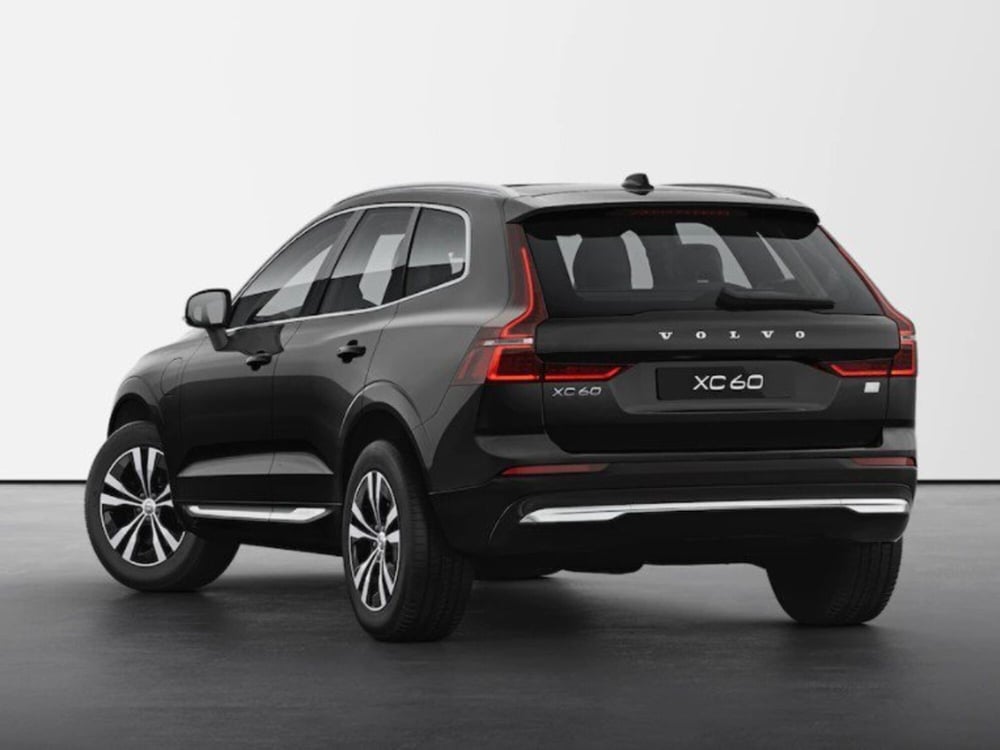 Volvo XC60 nuova a Bari (2)