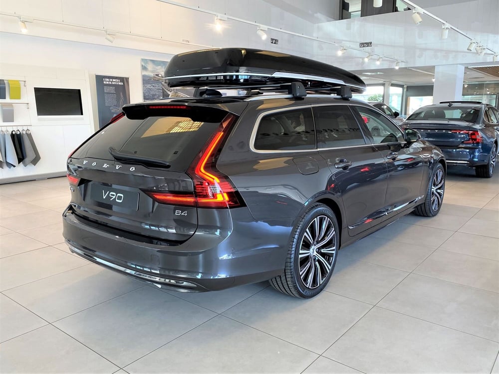 Volvo V90 nuova a Bari (2)