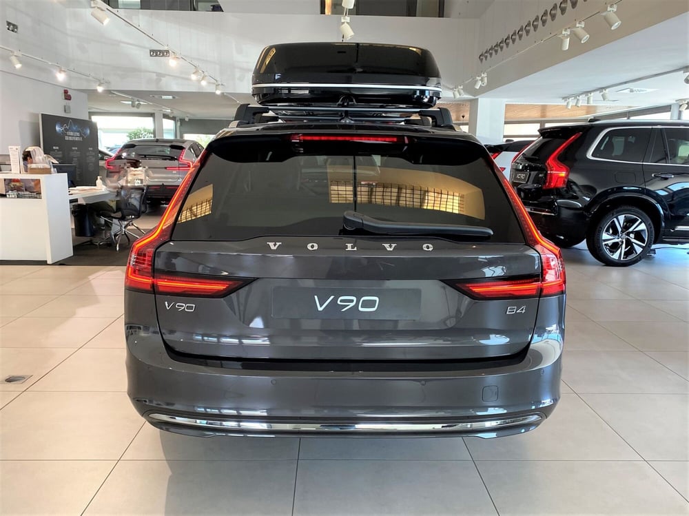 Volvo V90 nuova a Bari (4)