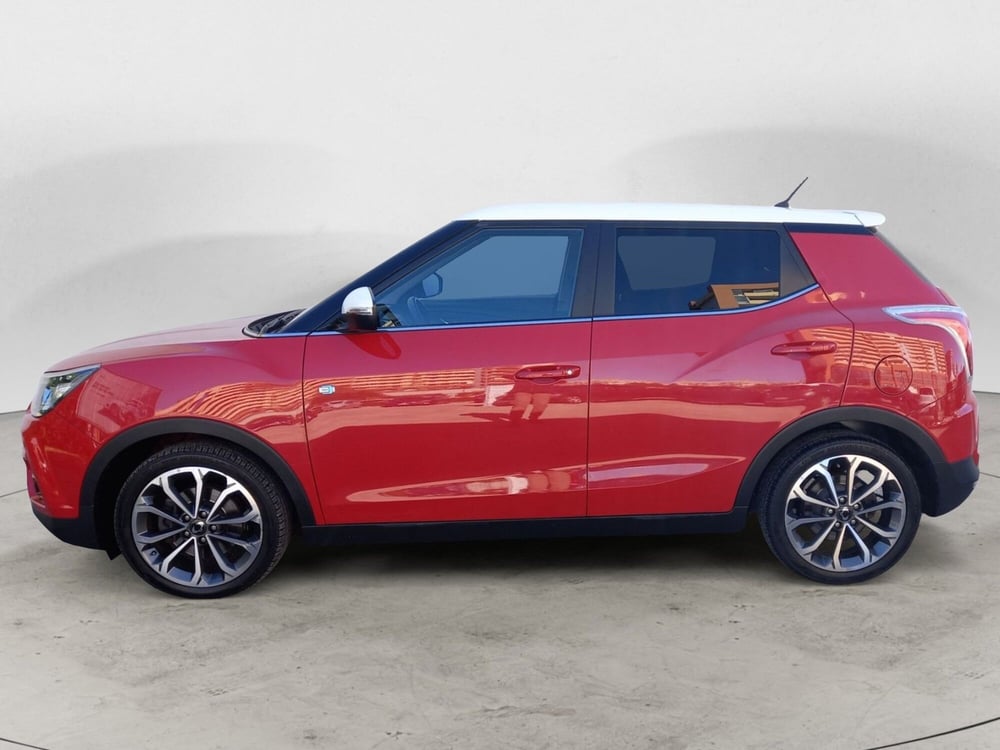 Ssangyong Tivoli usata a Bari (5)