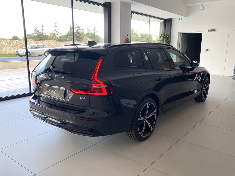 Volvo V60 nuova a Bari (2)