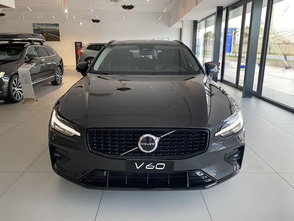 Volvo V60 nuova a Bari (3)