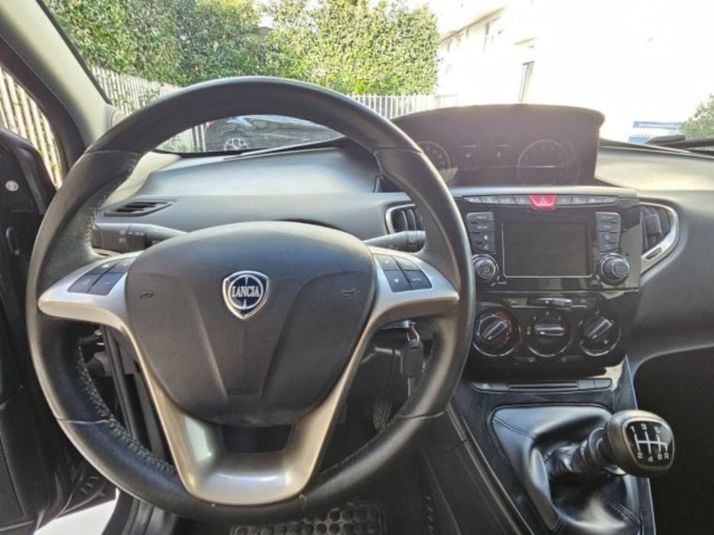 Lancia Ypsilon usata a Napoli (7)