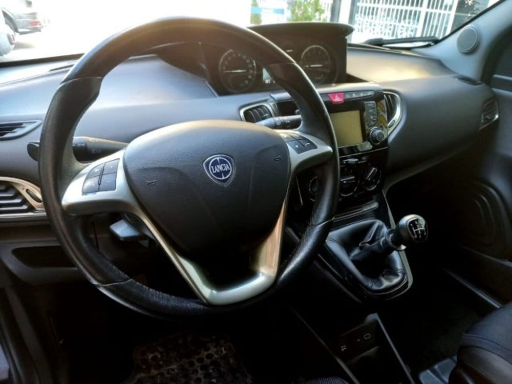 Lancia Ypsilon usata a Napoli (7)