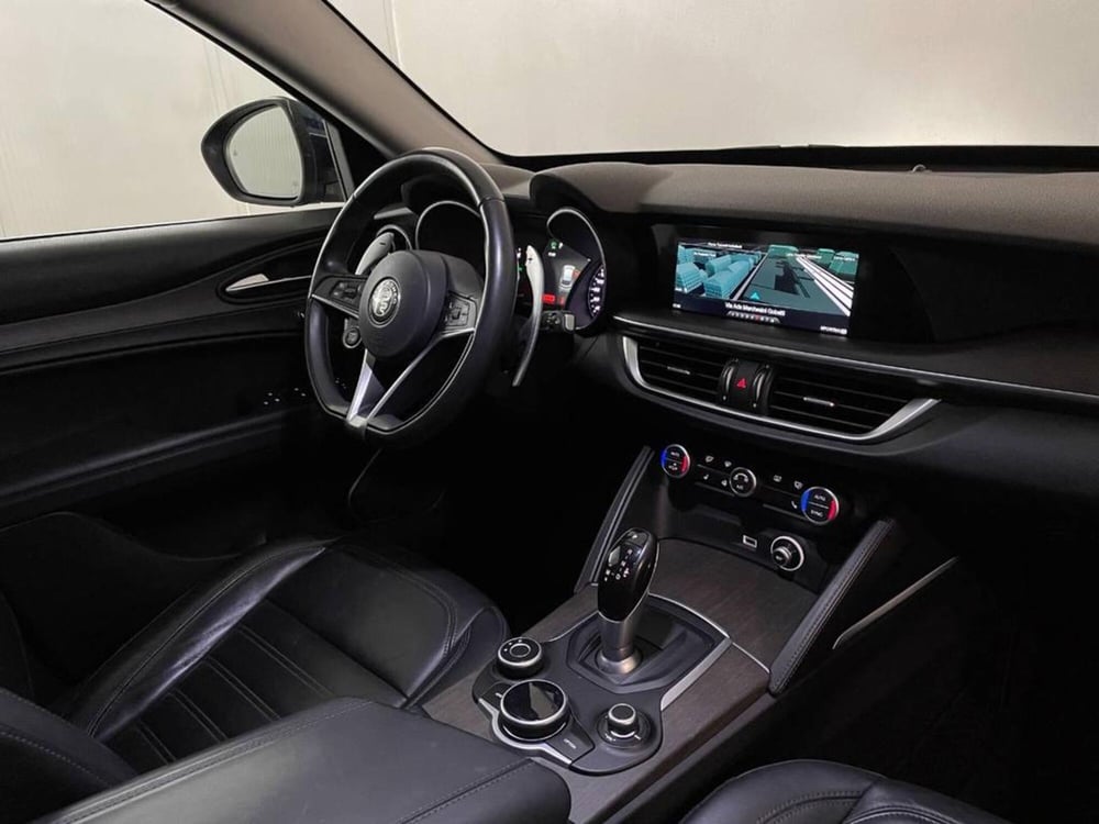 Alfa Romeo Stelvio usata a Torino (9)