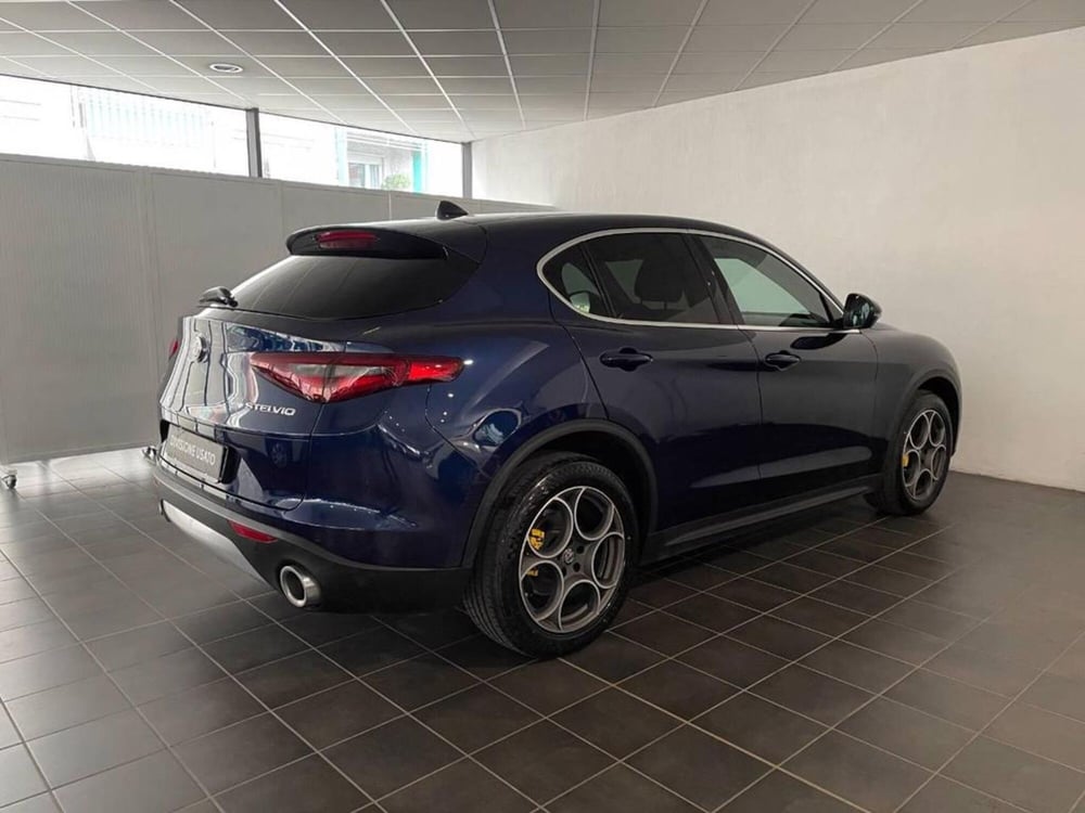 Alfa Romeo Stelvio usata a Torino (2)