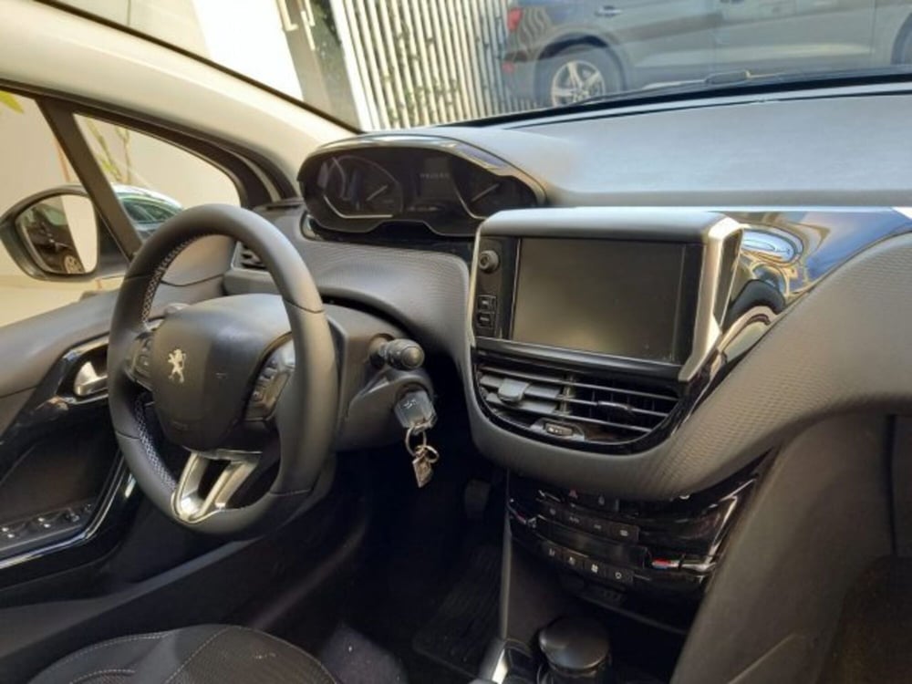 Peugeot 208 usata a Napoli (9)