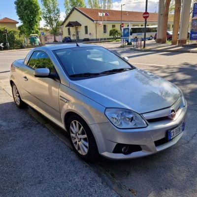 Opel Tigra TwinTop 1.4 16V Sport  del 2005 usata a Bra