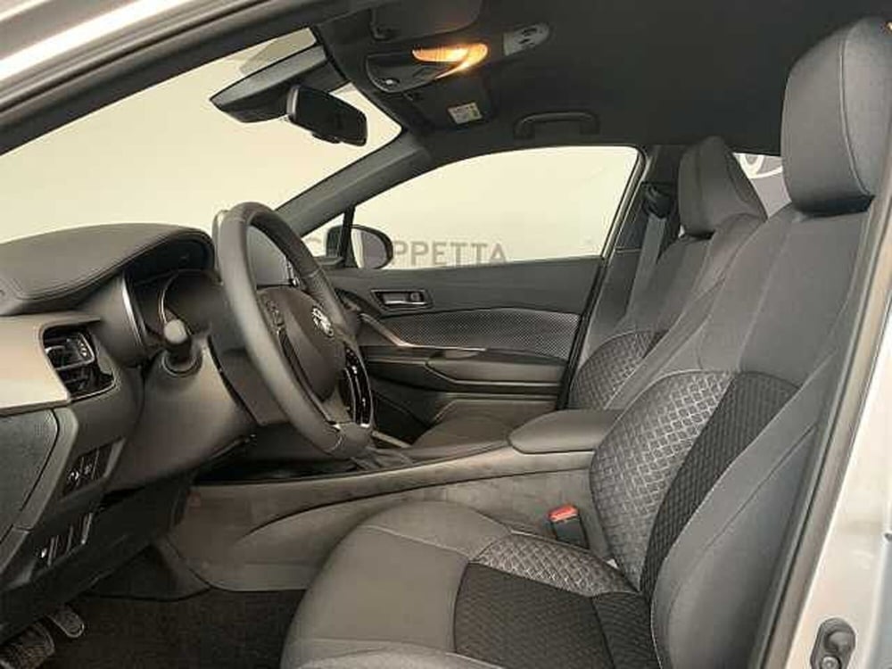 Toyota Toyota C-HR nuova a Cosenza (8)