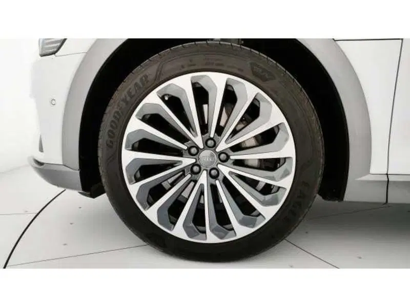 Audi e-tron usata a Padova (11)