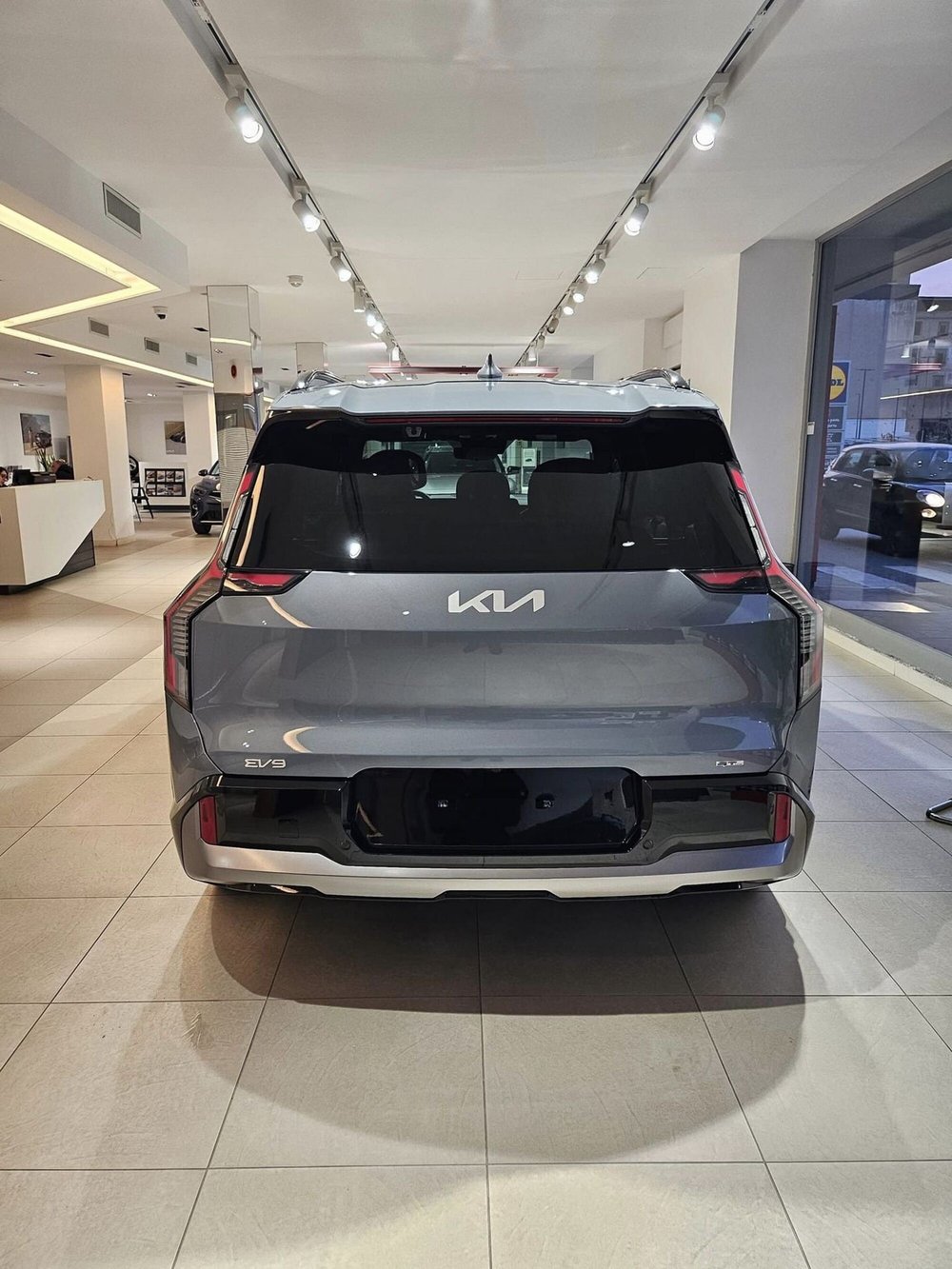 Kia EV9 nuova a Napoli (7)