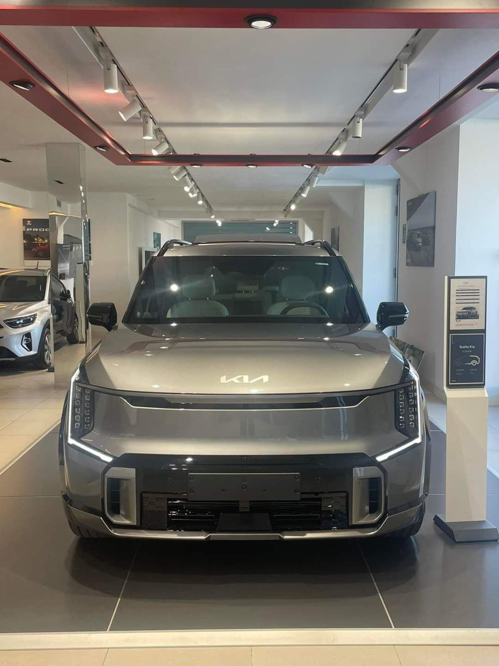 Kia EV9 nuova a Napoli (3)