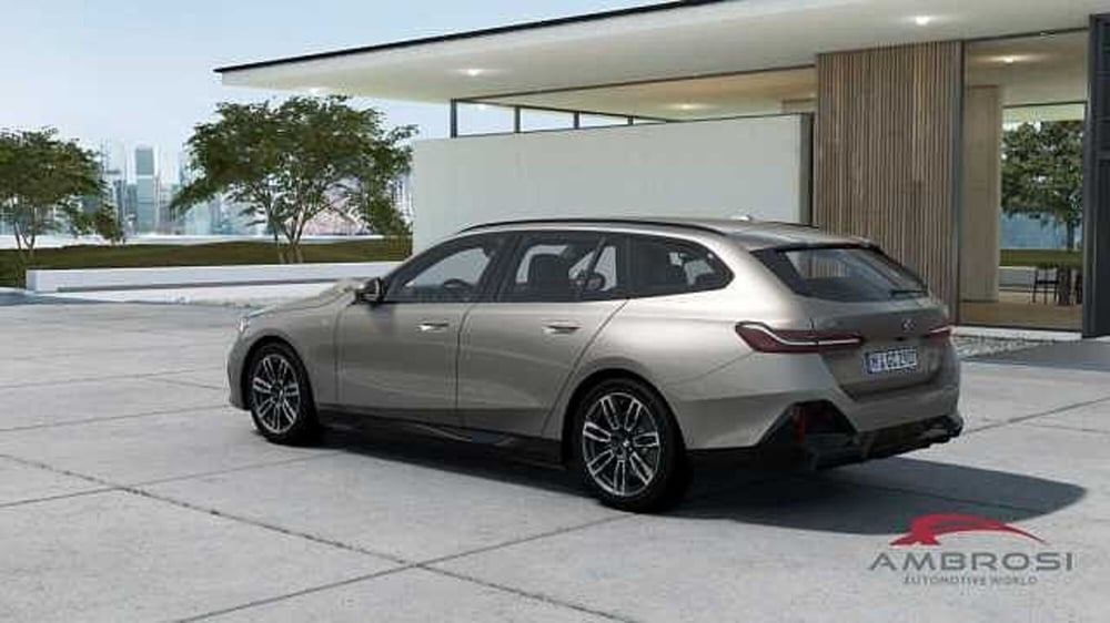 BMW Serie 5 Touring nuova a Viterbo (2)