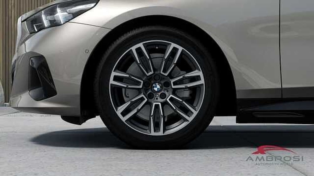 BMW Serie 5 Touring nuova a Viterbo (8)