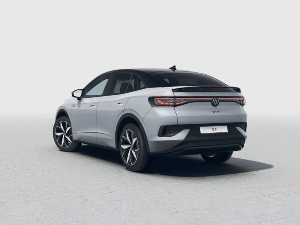 Volkswagen ID.5 nuova a Novara (3)