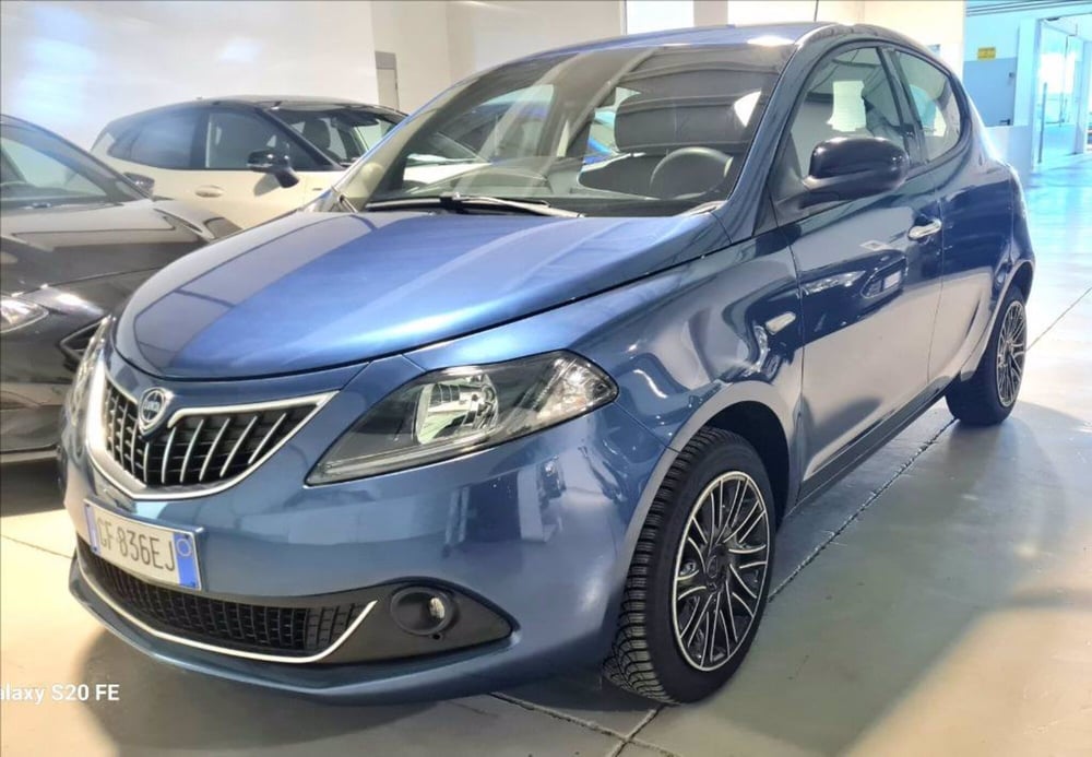 Lancia Ypsilon usata a Milano (3)