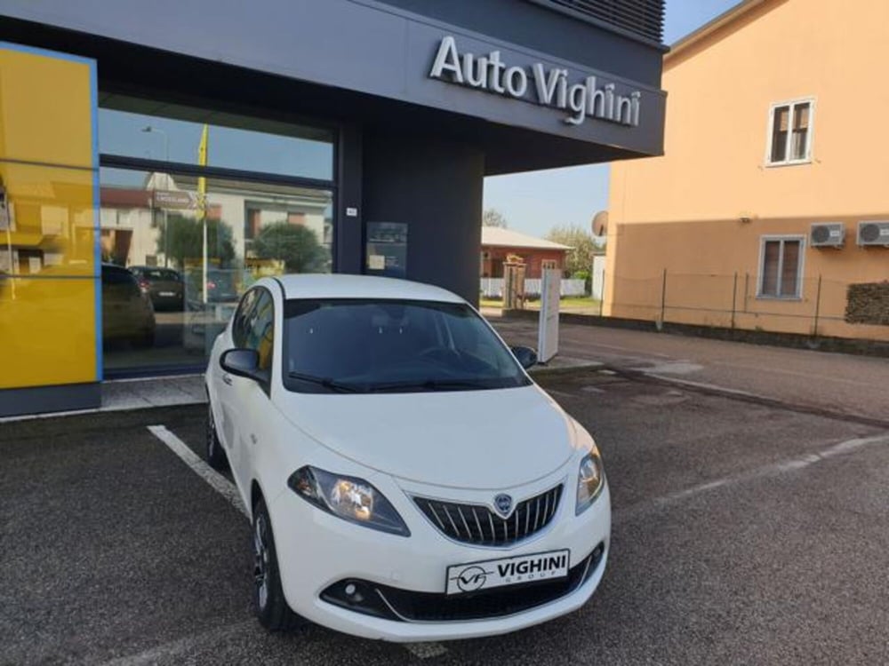 Lancia Ypsilon usata a Verona (4)