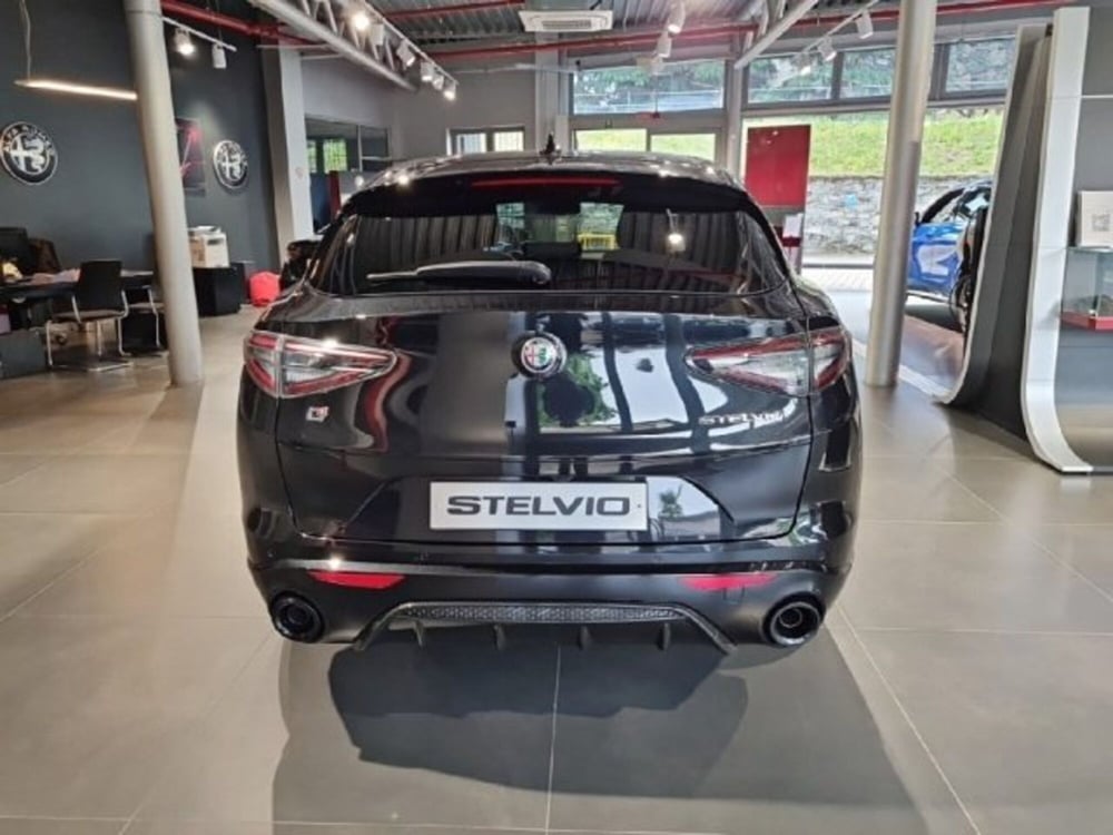 Alfa Romeo Stelvio nuova a Monza e Brianza (5)