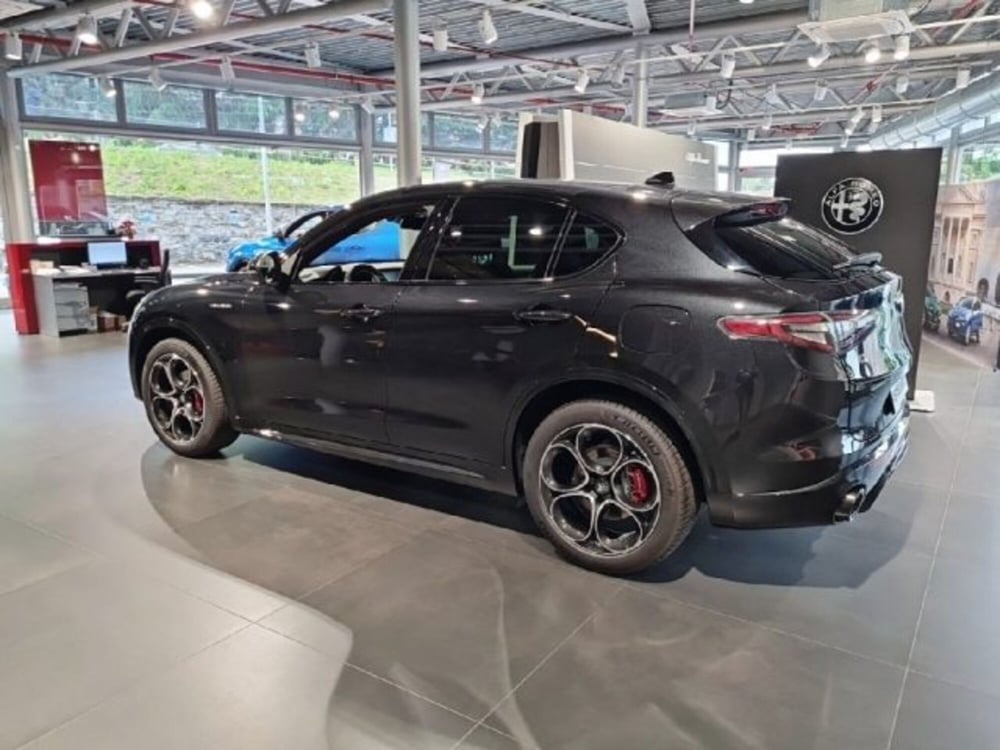 Alfa Romeo Stelvio nuova a Monza e Brianza (7)