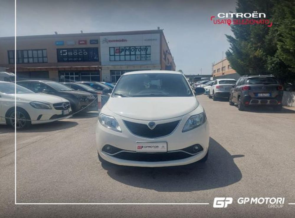 Lancia Ypsilon usata a Caserta