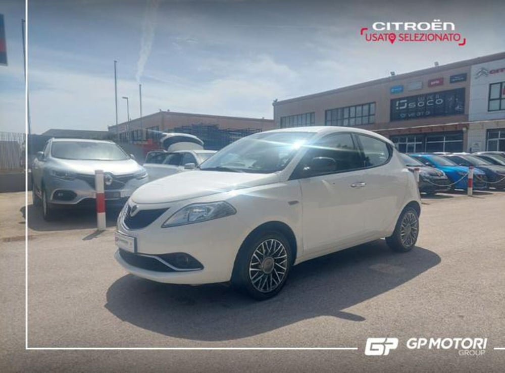 Lancia Ypsilon usata a Caserta (2)