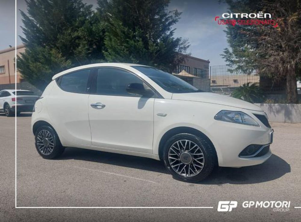 Lancia Ypsilon usata a Caserta (3)