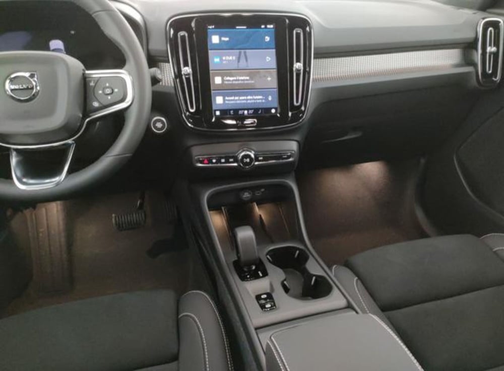 Volvo XC40 nuova a Modena (14)