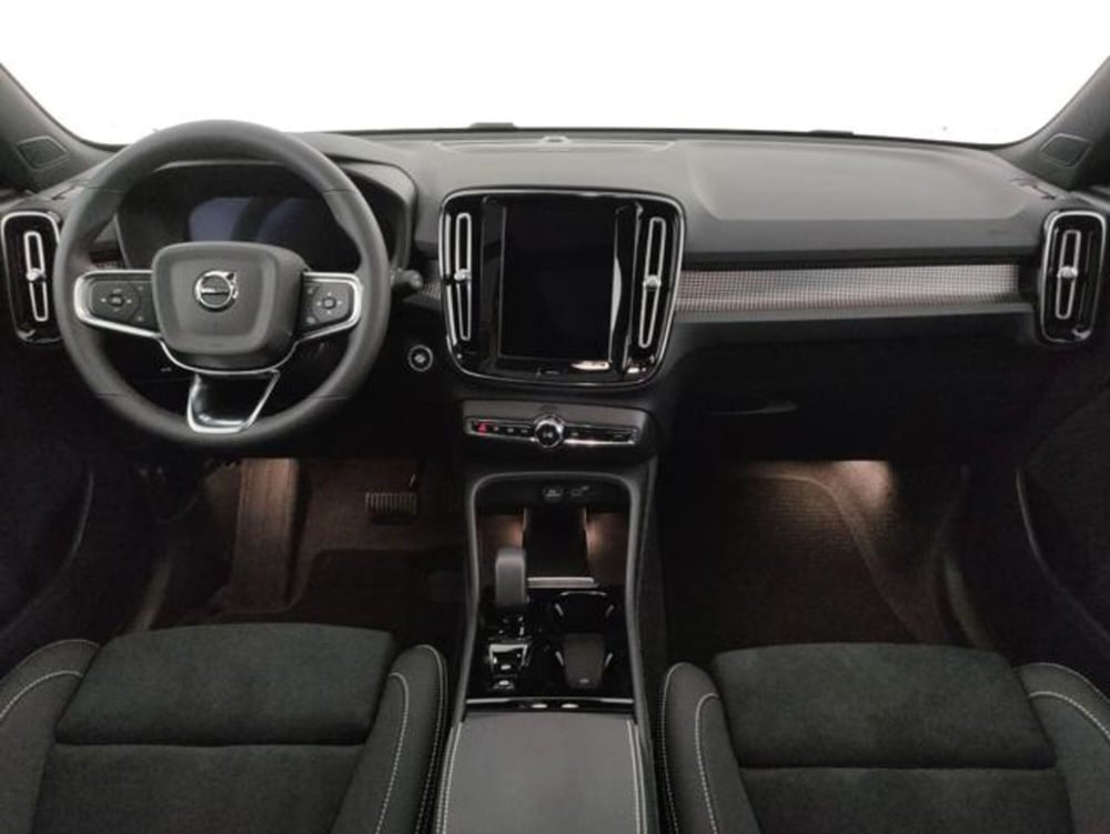 Volvo XC40 nuova a Modena (11)