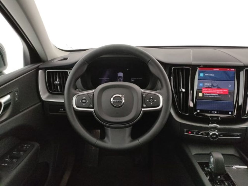 Volvo XC60 nuova a Modena (14)