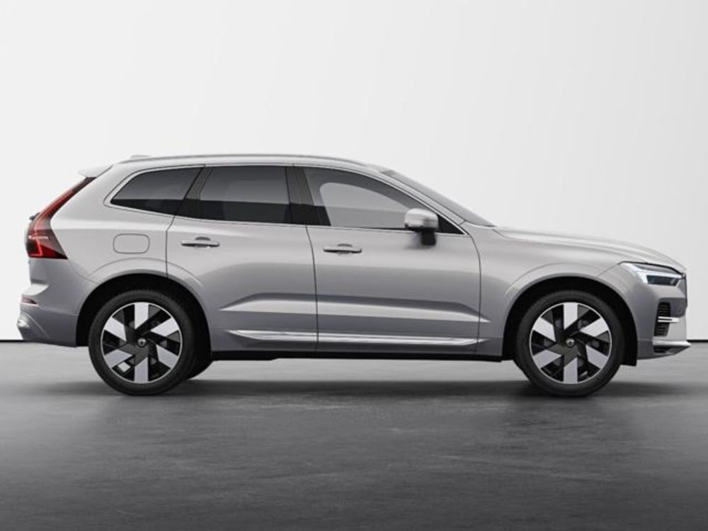 Volvo XC60 nuova a Modena (6)