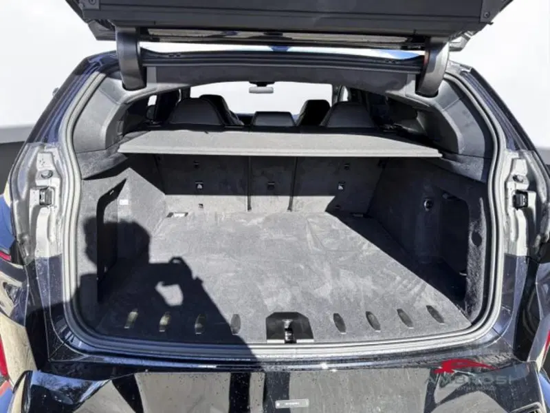 BMW XM nuova a Perugia (9)