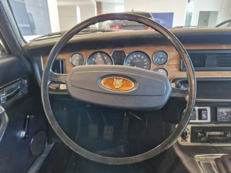 Jaguar XJ6 usata a Livorno (14)